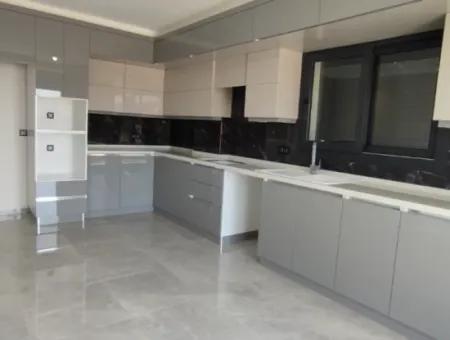 Didim Efeler Mahalesinde Satılık 4+1 Villa