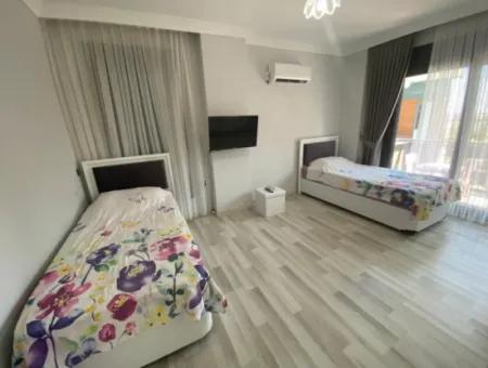 Didim Altınkum Mahallesinde Havuzlu Site İçinde Satılık 3+1 Villa