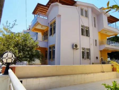 Didim Çamlık Mahallesinde Bulunan Satılık 5+1 Villa