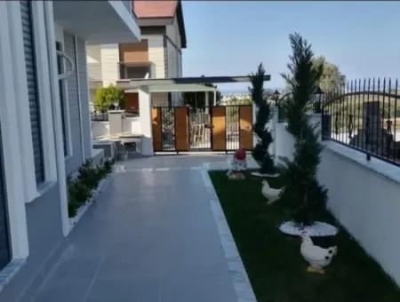 Didim Altınkum  Satılık 5+1 Havuzlu Lüks Villa