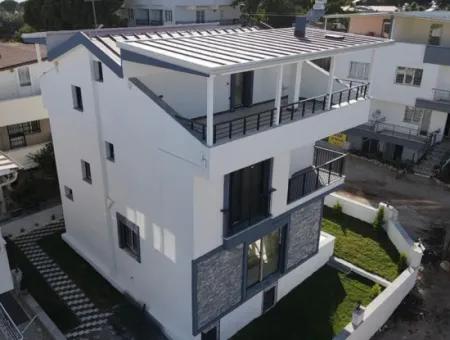 Didim Mavişehir Mahallesinde Satılık Deniz Manzaralı 4+1 Lüks Villa