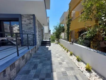 Didim Mavişehir Mahallesinde Satılık Deniz Manzaralı 4+1 Lüks Villa