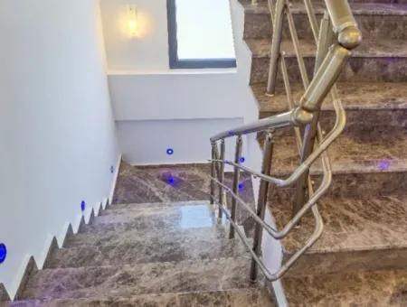 Didim Altınkum'da Denize Yürüme Mesafesinde Satılık Lüks Villa