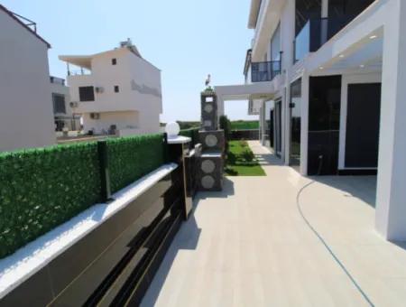 Didim Efeler Mahallesinde Satılık Lüks Ve Modern 4+1 Havuzlu Villa