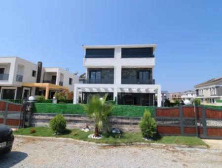 Didim Efeler Mahallesinde Satılık Lüks Ve Modern 4+1 Havuzlu Villa