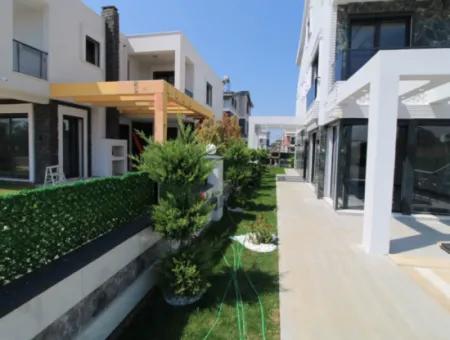 Didim Efeler Mahallesinde Satılık Lüks Ve Modern 4+1 Havuzlu Villa