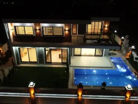 Didim Mavişehirde Satılık Lüks Müstakil Havuzlu Villa