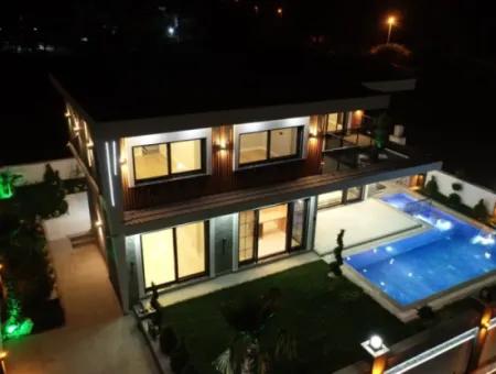 Didim Mavişehirde Satılık Lüks Müstakil Havuzlu Villa