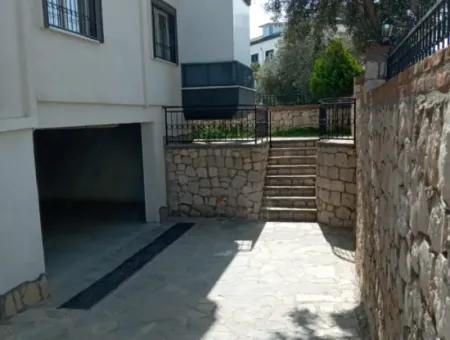 Didim Cumhuriyet Mahallesinde Site İçinde Satılık 1+1 Ful Eşyalı Daire