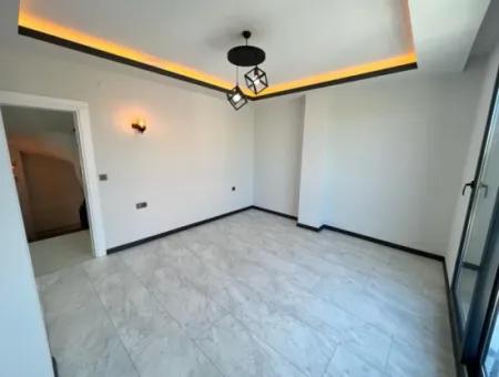 Didim Altınkum  Mahallesinde Satılık 5+1 Lüks Villa