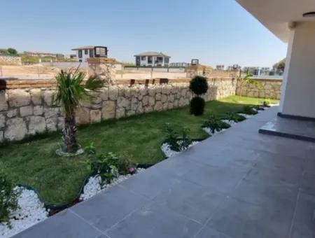 Didimde Satılık Müstakil Havuzlu Bahçeli 4+1 Villa