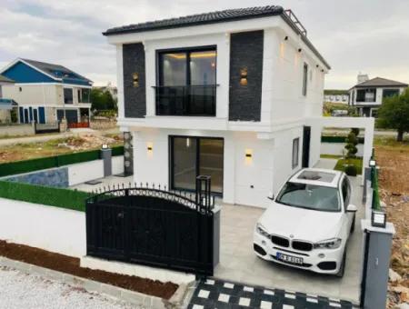 Didim Efeler Mahallesinde Satılık Müstakil Villa