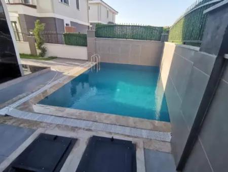 Didim Hisar Mahallesinde Satılık 5+1 Villa