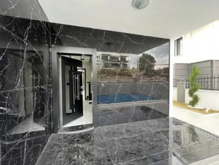 Didim Hisar Mahallesinde Satılık 5+1 Villa