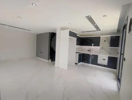 Hisar Mahallesinde Satılık 3+1 Deniz Manzaralı Kelepir Villa