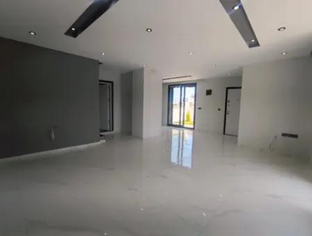 Hisar Mahallesinde Satılık 3+1 Deniz Manzaralı Kelepir Villa