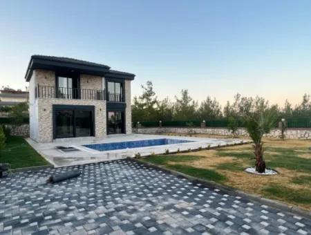 Didim Seyrantepede Satılık 4+1 Havuzlu Lüks Villa