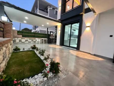 Didim Efelerde Satılık 4+1 Ayrı Mutfak Havuzlu Villa