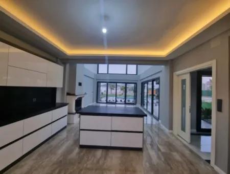 Didim Yeşiltepede Satılık 4+1 Havuzlu Villa