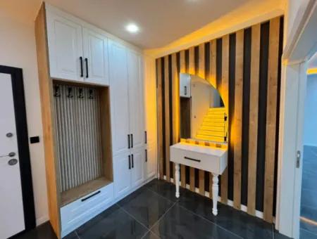 Efelerde Satılık Köşe Konumda Modern Yapı 4+1 Açık Mutfak Lüks Villa