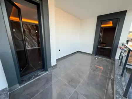 Efelerde Satılık Köşe Konumda Modern Yapı 4+1 Açık Mutfak Lüks Villa