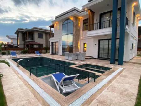 Didimde Satılık 4+1 Müstakil Ev, Altınkum Satılık Villa