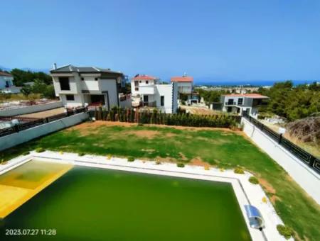 Kuşadası Soğucakta Satılık Deniz Manzaralı Müstakil Villa