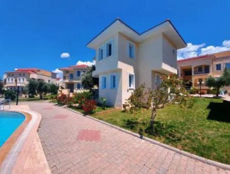 Didim Akbükte Satılık Havuzlu Sitede 3+1 Müstakil Villa