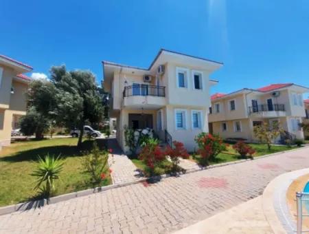 Didim Akbükte Satılık Havuzlu Sitede 3+1 Müstakil Villa