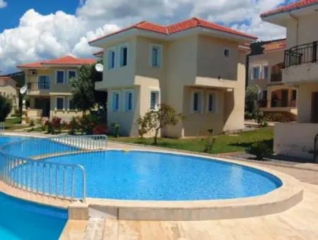 Didim Akbükte Satılık Havuzlu Sitede 3+1 Müstakil Villa