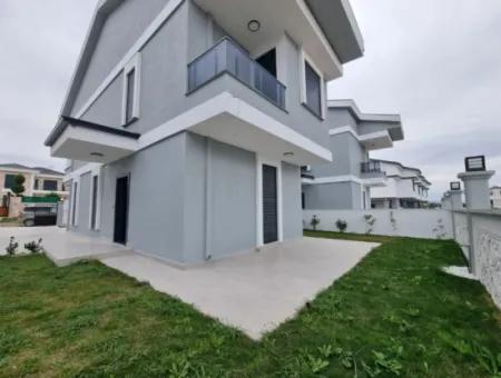 Didim Efeler Mahallesinde Satılık 4+1 Müstakil Ev, Villa