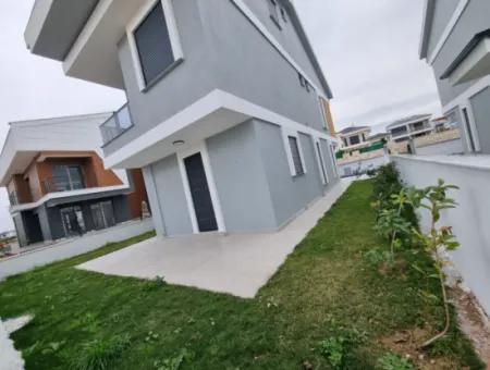 Didim Efeler Mahallesinde Satılık 4+1 Müstakil Ev, Villa