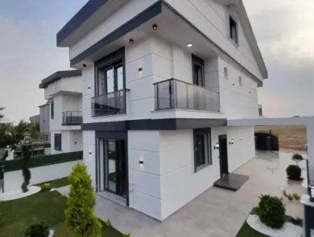 Didim Efeler Mahallesi Satılık Müstakil Villa