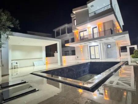 Didim Altınkum Mah. Satılık 5+1 Müstakil Havuzlu Villa