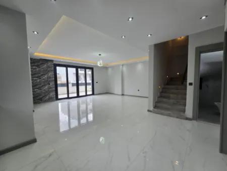 Hisar Mahallesinde Satılık 3+1 Villa