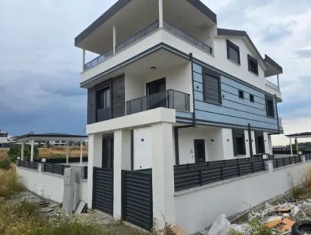 Hisar Mahallesinde Satılık 3+1 Villa