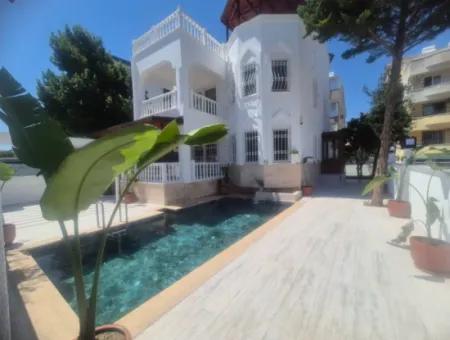 ???? Didim Çamlık Mahallesi’nde Havuzlu 5+1 Müstakil Villa!