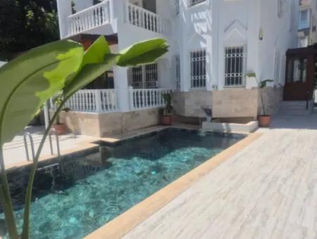 ???? Didim Çamlık Mahallesi’nde Havuzlu 5+1 Müstakil Villa!