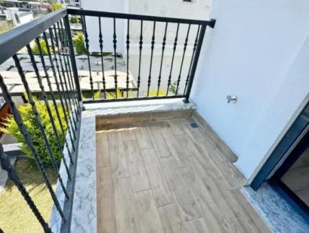 Didim Efeler Mahallesinde Satılık Havuzlu Sitede 3+1 Villa
