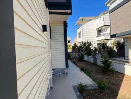 Didim Efeler Mahallesinde Satılık 5+1 Lüx Villa