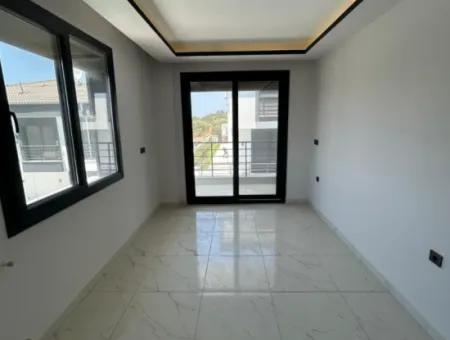 Didim – Satılık 3+1 Havuzlu Villa Site İçinde Havuz Başı 2 Kattan Oluşan Değerinde  Villa.