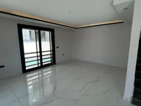 Didim – Satılık 3+1 Havuzlu Villa Site İçinde Havuz Başı 2 Kattan Oluşan Değerinde  Villa.