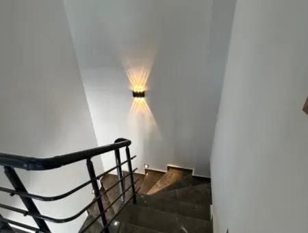 Didim – Satılık 3+1 Havuzlu Villa Site İçinde Havuz Başı 2 Kattan Oluşan Değerinde  Villa.