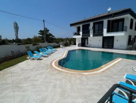 Didim – Satılık 3+1 Havuzlu Villa Site İçinde Havuz Başı 2 Kattan Oluşan Değerinde  Villa.