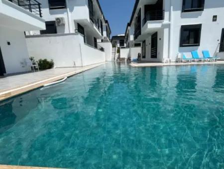 Didim – Satılık 3+1 Havuzlu Villa Site İçinde Havuz Başı 2 Kattan Oluşan Değerinde  Villa.