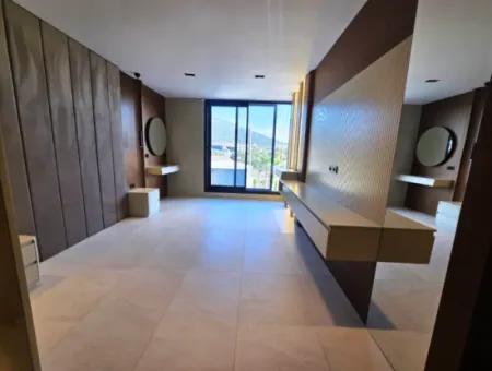 Didim Akyeniköy Yeşiltepede Satılık 5+1 Özel Villa