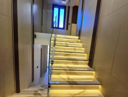 Didim Akyeniköy Yeşiltepede Satılık 5+1 Özel Villa