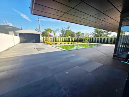 Didim Akyeniköy Yeşiltepede Satılık 5+1 Özel Villa
