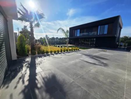 Didim Akyeniköy Yeşiltepede Satılık 5+1 Özel Villa
