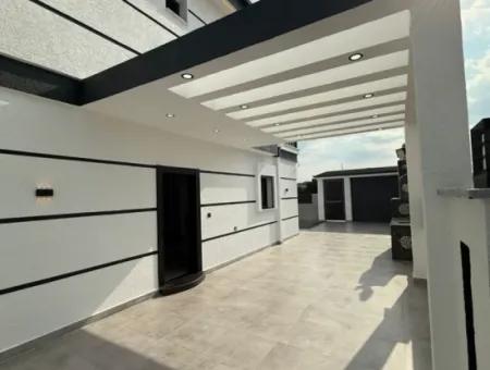 Hisar Mahallesinde Satılık 4+1 Havuzlu Villa